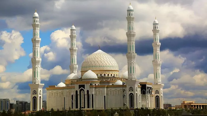 Токаев поздравил казахстанцев с началом священного месяца Рамазан