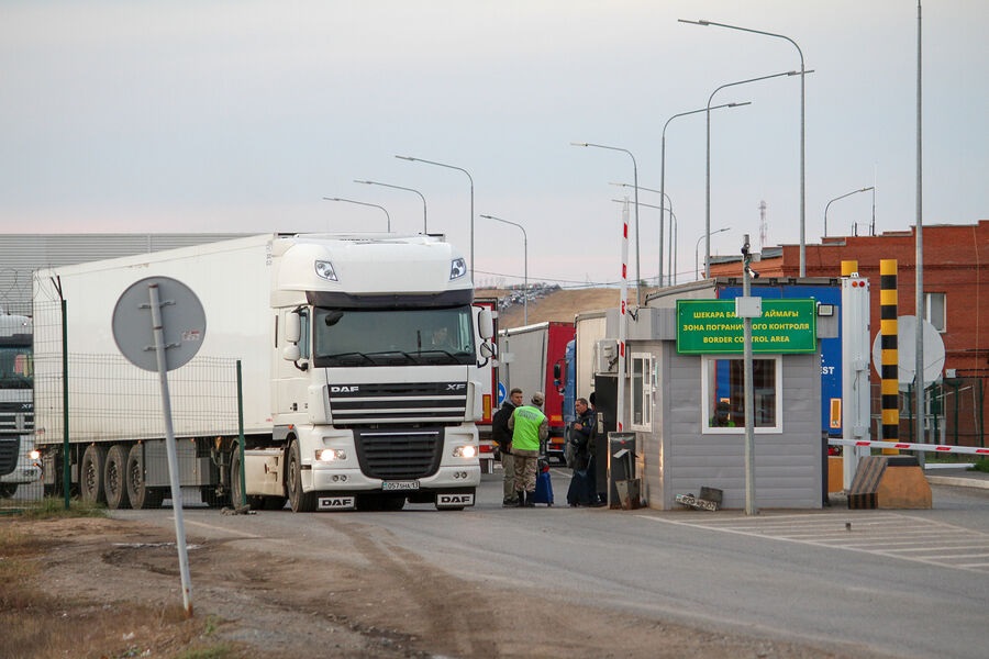 Казахстан ввел новые правила оформления грузов, с чем это связано?